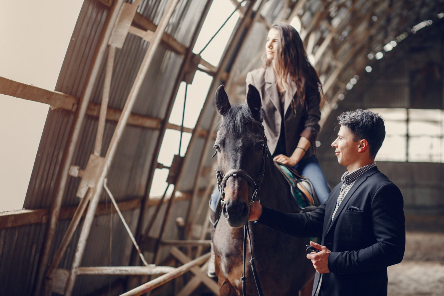 cute-loving-couple-with-horse-ranch